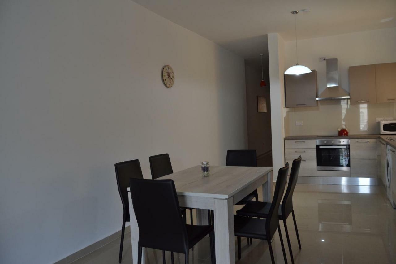 Mellieha Town Centre Bright & Spacious 3 Bedroom Apartment 외부 사진